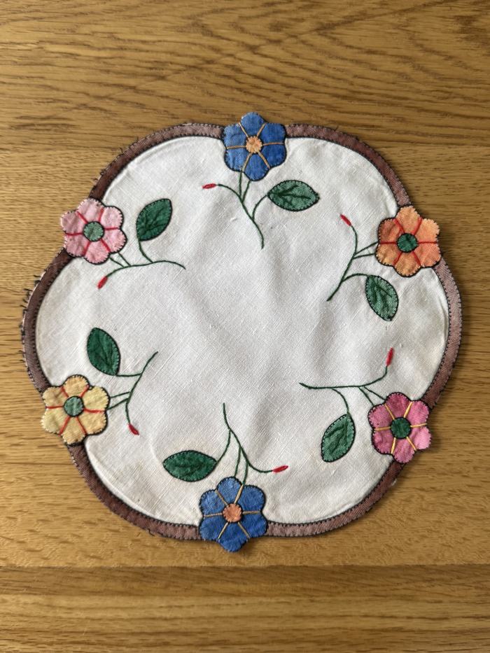 Vintage linen doily, floral applique border
